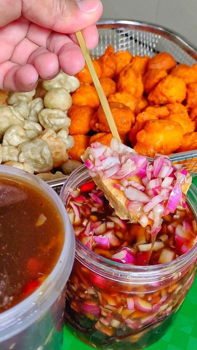 kingslay3r__'s tweet photo. PISO-PISONG DEBATE MUNA. 

Alin ang pinakamasarap na street food?

A. Fishball
B. Kwek-kwek
C. Kikiam
D. Squidball

Bawal sagot na “lahat” kasi gusto ko ng may ipinaglalaban kayo today. HAHAHAHA https://t.co/n8nrZNFAU8