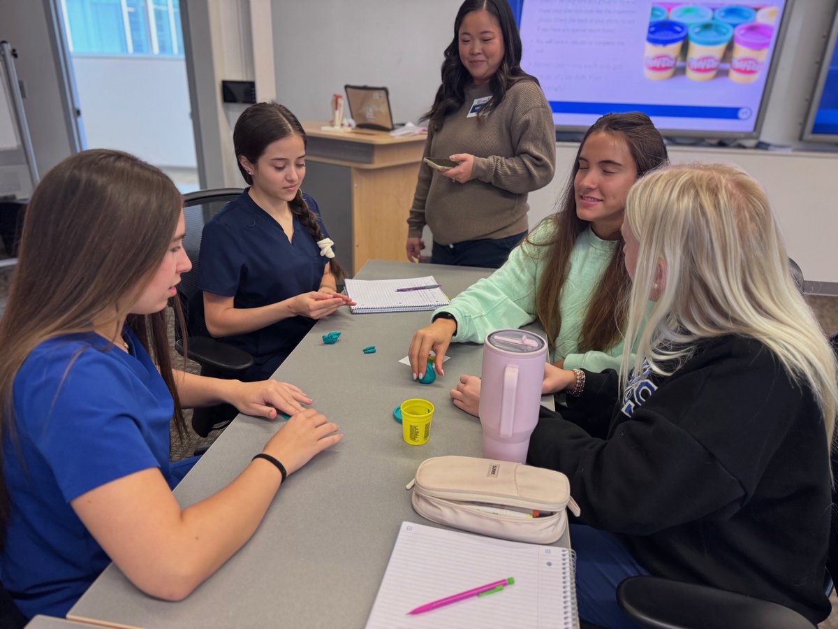 bvcaps's tweet photo. 🏥🩺CAPS Sports Med. students learned about the rewarding field of occupational therapy from Dr. Ana Hancock of @RockhurstU OT! 💙Students explored OT careers, practice settings, patient-centered care, &amp; rehabilitation thru engaging activities.✨Thanks to Dr. Hancock! #BVTogether https://t.co/FMmlwXaA8R