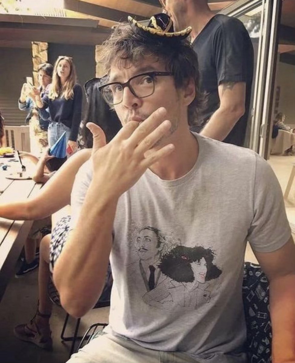 PedroPascalLife's tweet photo. When that long awaited Tacos 🌮🌮 🌮 taste so good 😜
#pedropascal https://t.co/RH6dhJ4cvc