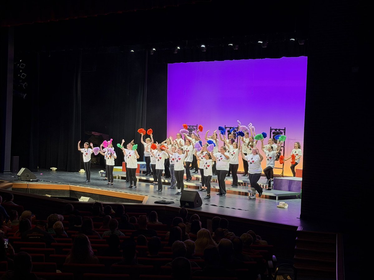 SDCS_SUPER's tweet photo. A great show tonight - Concert Choir, and all three show choirs! https://t.co/906tG2kq5n