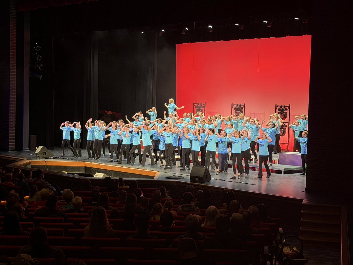 SDCS_SUPER's tweet photo. A great show tonight - Concert Choir, and all three show choirs! https://t.co/906tG2kq5n