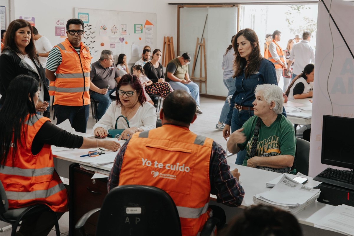 VeroDelgadilloG's tweet photo. Durante los últimos 6 meses hemos apoyado a más de 27 mil hogares tapatíos con nuestro programa de gestión integral del agua, que incluye la entrega de tinacos, filtros y pastillas de cloro. https://t.co/uFggN6y8nq