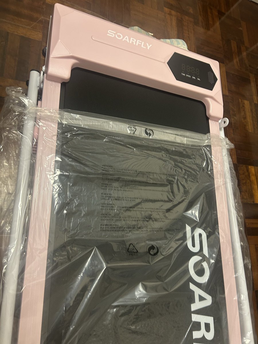 prin4ngel's tweet photo. I GOT A WALKING PAD OMG https://t.co/JeVwXJZNcr