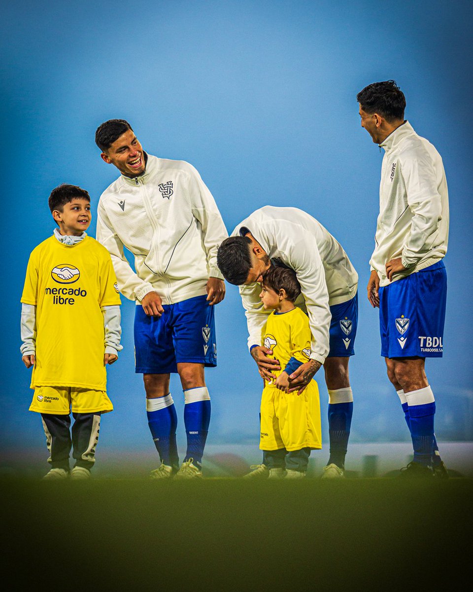 VelezRRPP's tweet photo. ¡Una experiencia inolvidable! 💙
El sábado pasado, 22 chicos y chicas menores de 12 años vivieron un momento soñado en el José #Amalfitani: ingresaron a la cancha junto al plantel profesional y conocieron la sala de prensa.
¡Dale #Vélez, siempre! https://t.co/bwijhTLFqO
