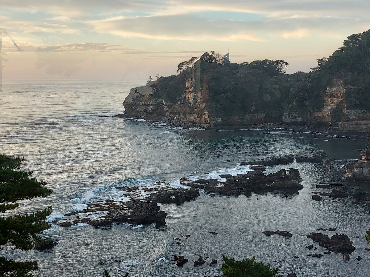 usagy_van's tweet photo. 20年以上何度も日本に一時帰国してたのに、滞在中一度も旅行という旅行をしたことがなかったんだけど、今回は初めてイトコと叔母たち4人の女子旅が実現。五浦というところに来てます。大観の湯がとても良いです。90周年記念プランで、とてもお得に泊まれました。また来たい温泉です
＃五浦観光ホテル https://t.co/P3UcjYLXWp