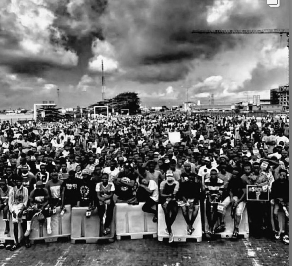 theflagboii's tweet photo. 20-10-2020 💔🇳🇬

A tragic day in history of Nigeria when the government ordered the killings of peaceful #EndSARS protesters at lekki tollgate while waving our flags, a history that cannot be erased and we will never forget! 🕊️
#lekkimassacre #2020lekkimassacre https://t.co/viqDghbzrP