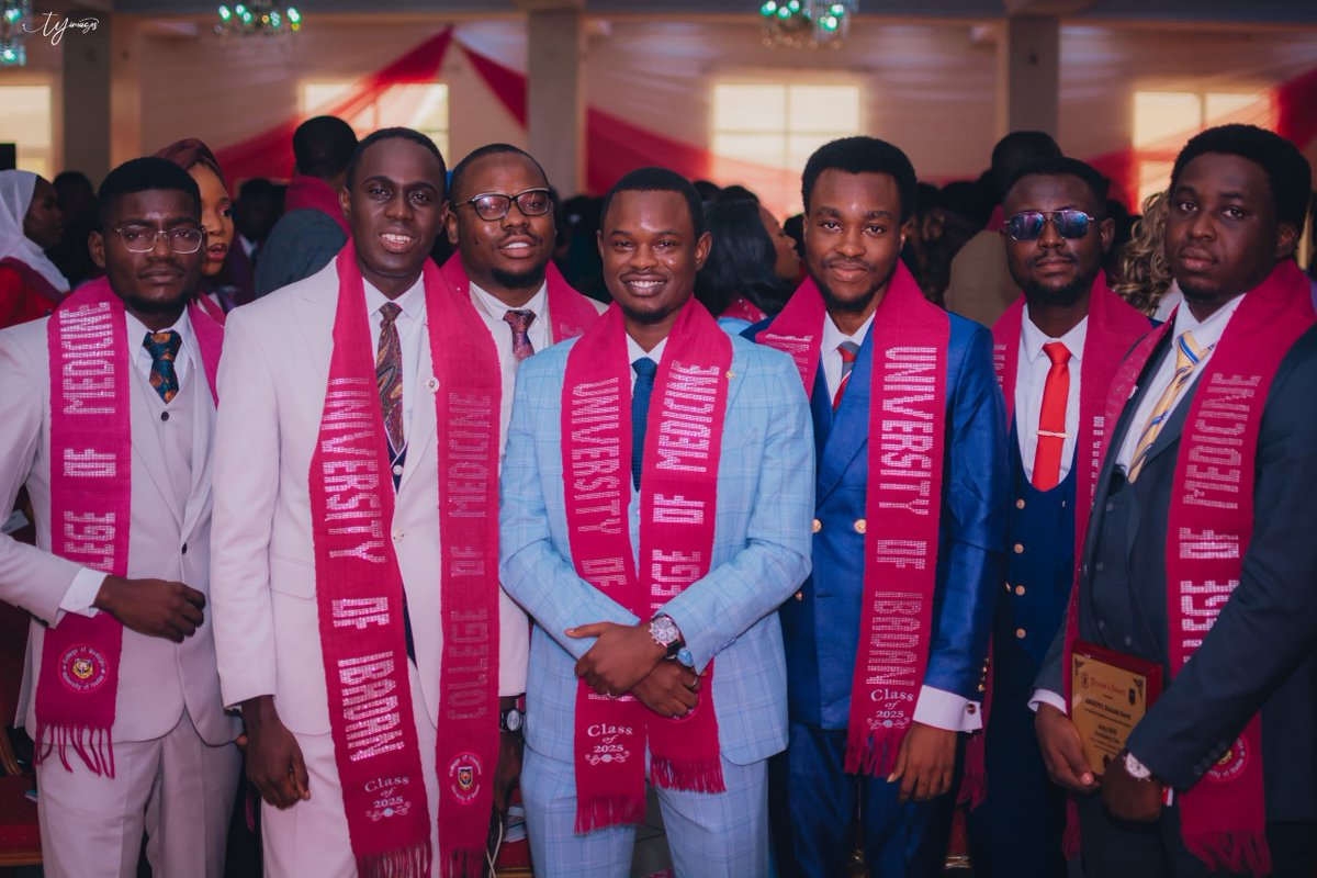 Pephman's tweet photo. Happy 1st Doctoversary to me 🥹 💊 🩺 🦷
One year of growth, grace, and gratitude. Thankful for the sacrifices, the people who believed in me, and the journey so far. May this title always be a call to serve.
One year as Dr.  Akin-Adewumi. 
A lifetime of impact ahead 🌎 ✨ 👑 https://t.co/KQNK547lWH