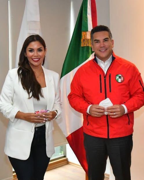 alitomorenoc's tweet photo. Mi solidaridad y todo mi respaldo a @SoyKarinaBarron, una mujer valiente, firme, trabajadora, comprometida y de profundas convicciones, ante las amenazas, el hostigamiento y la persecución que ha denunciado públicamente.

Karina es una mujer fuerte, decidida y de carácter, que merece vivir en paz y con la tranquilidad de saber que su familia está segura.

Exigimos a las autoridades que investiguen los hechos denunciados, actúen con firmeza y garanticen su integridad y la de sus hijos.

¡Karina, no estás sola! Cuentas con nuestro respeto, cariño y respaldo.
