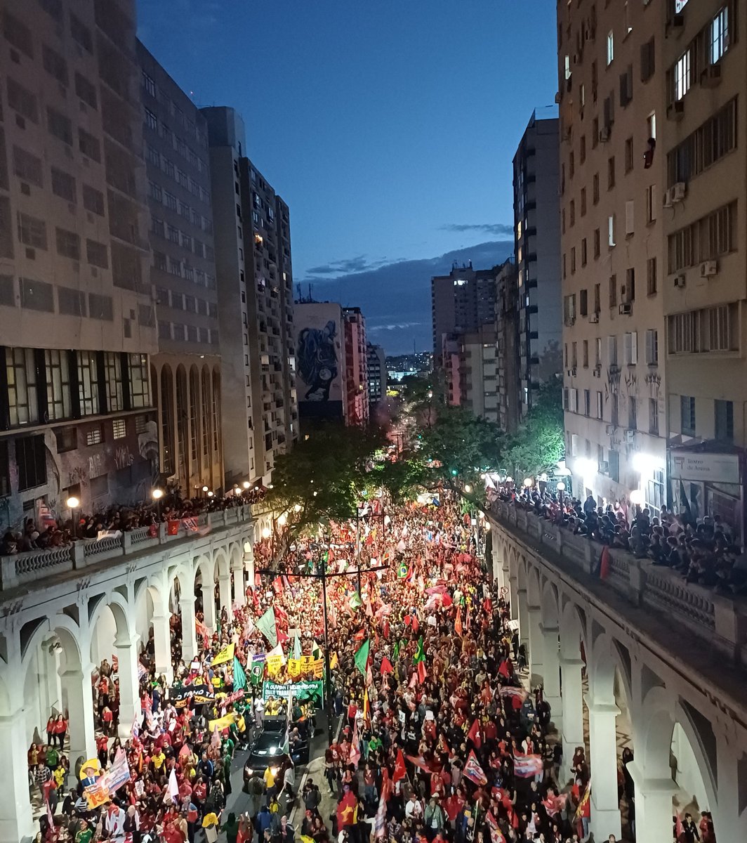 danielfoscarini's tweet photo. Votar no Lula é gostoso https://t.co/kl5xozWm4h