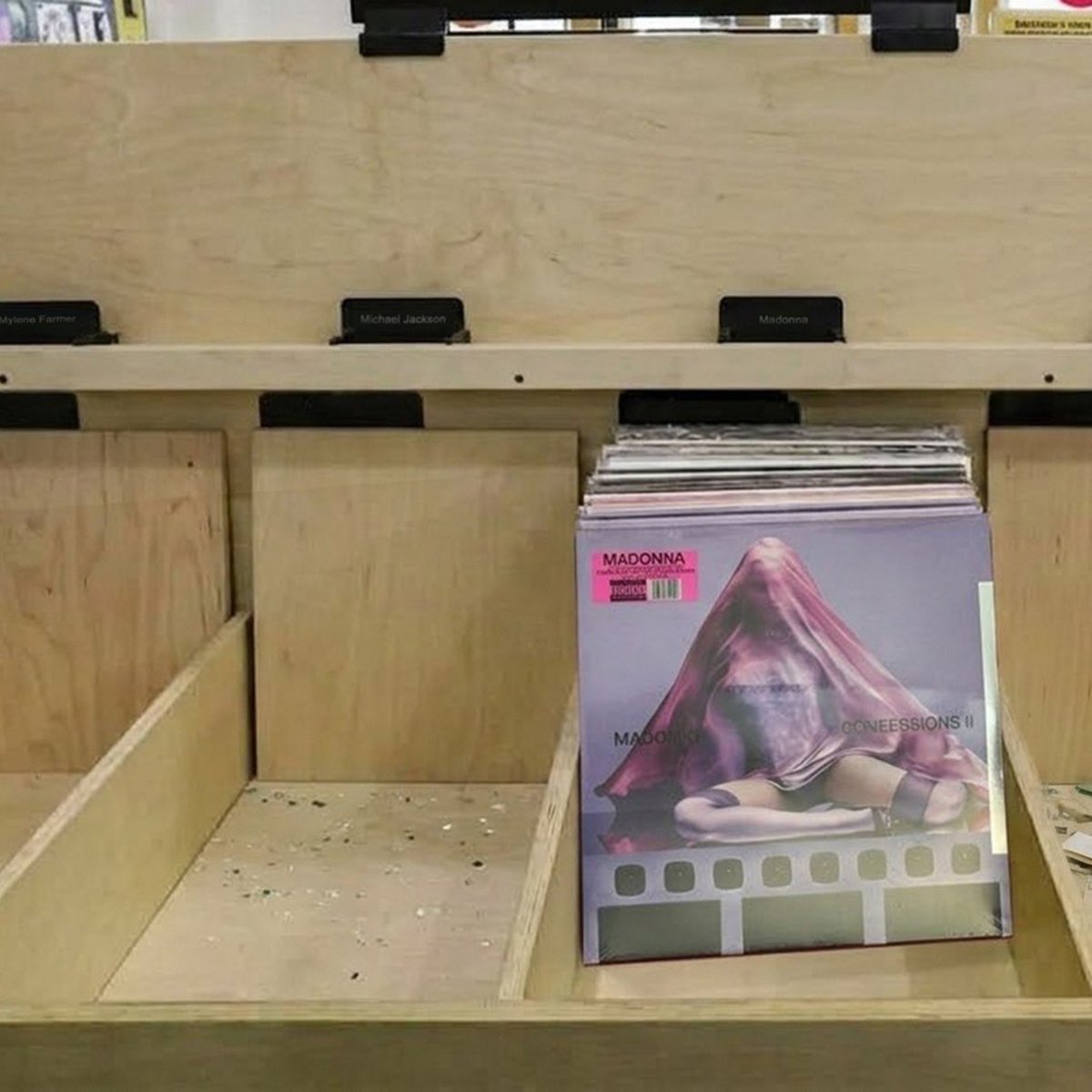 PopHubOfficial's tweet photo. 🇨🇵| This is how some music stores ended up following the looting in France. https://t.co/QbzOzb3BIu