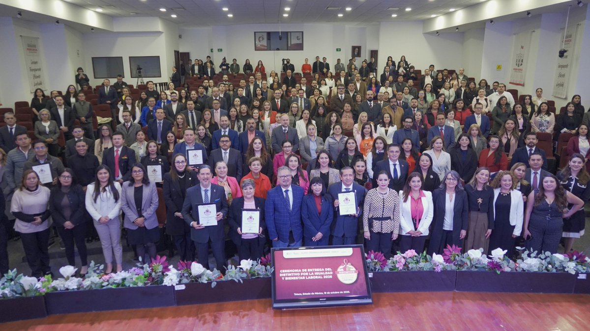 CODHEM's tweet photo. 🤝🏻 La #CODHEM recibió el Distintivo por la Igualdad y Bienestar Laboral 2026, reconocimiento que acredita las buenas prácticas que promueven la igualdad sustantiva y el bienestar del personal, así como la construcción de entornos laborales libres de violencia y discriminación. https://t.co/uvGaflJQlY