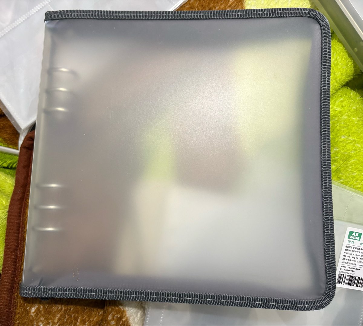 xanaylon's tweet photo. binder satış

altılı binder satış, antrasit renginde. 

5 sayfa hiç kullanılmamış tekli büyük sayfa
10 sayfa kullanılmış 6lı sayfa
5 sayfa temiz kullanılmış tekli sayfa

tüm sayfalar çift taraflı

fiyat için 1000 tl düşündüm ama yüksek ya da az ise lütfen uyarın

detaylar için dm https://t.co/c1Hc61Yu7i