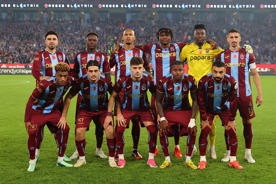 futbolarena's tweet photo. Trabzonspor, Süper Lig'de üst üste 4. derbiyi kazandı. 

✅ 4-0 Galatasaray
✅ 2-0 Beşiktaş
✅ 2-1 Beşiktaş
✅ 2-1 Galatasaray https://t.co/RgopDXWVk7