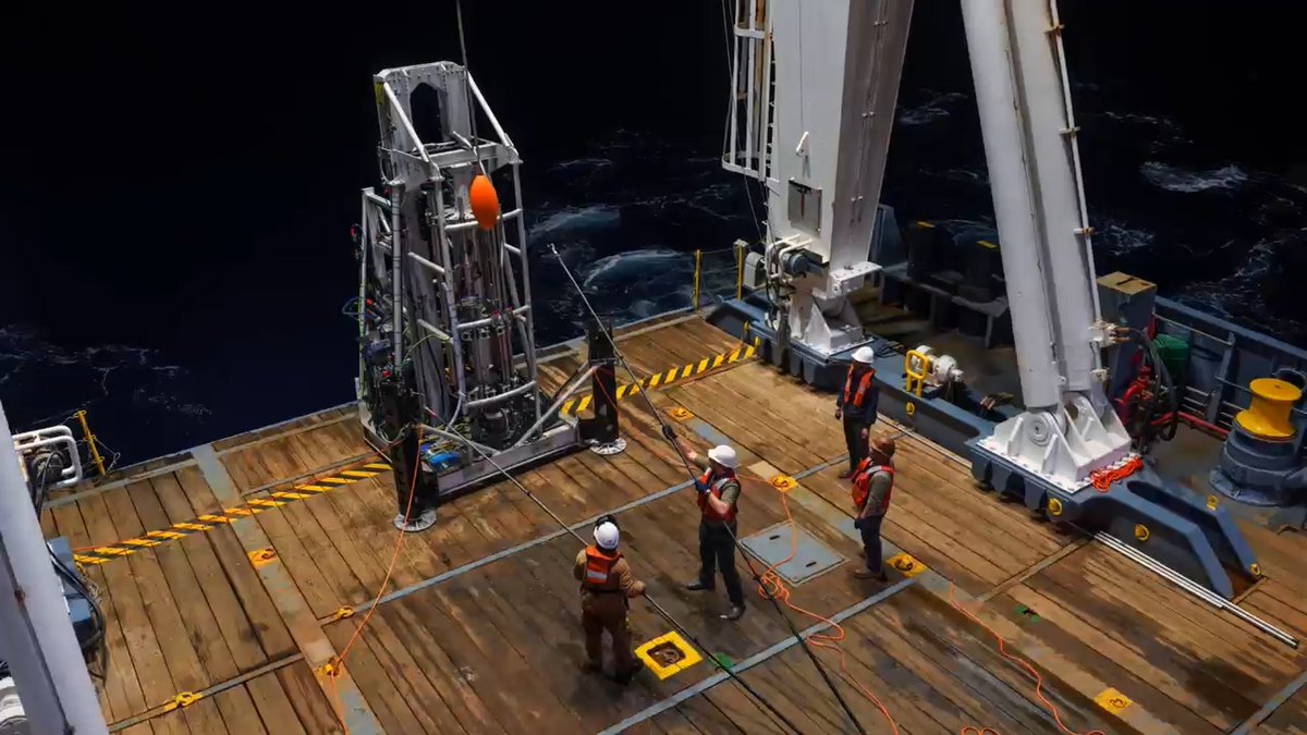 AtomsNotBits's tweet photo. BREAKING: The world's first subsea geothermal well has been drilled into an underwater volcano nearly a mile below the Pacific Ocean's surface by American startup @endurancegeo.

300 miles off Oregon's coast, the company installed a 3-ton geothermal generator on the seafloor, operated it remotely from Seattle via fiber-optic cables, and briefly produced more electricity than it consumed using heat from a nearby volcanic vent.