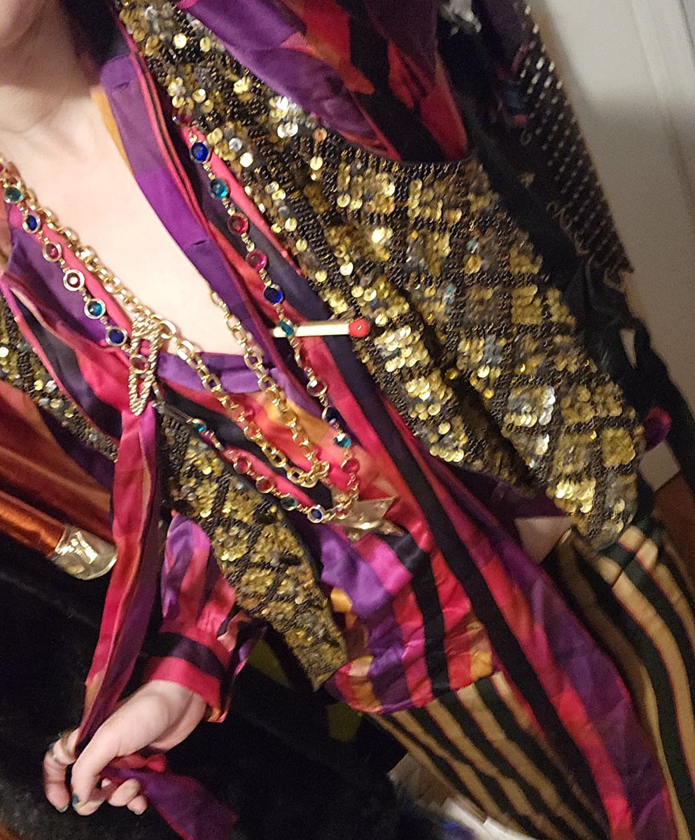MoldyGreenTeeth's tweet photo. Dare I say my outfits have been kinda decent lately https://t.co/AvJOkXokbb