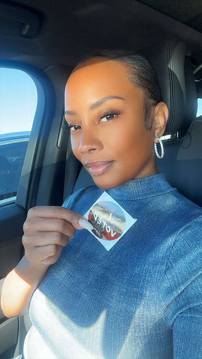 Mrs_Norman09's tweet photo. Georgia BLUE! 💙 Waited in line for about 15 minutes, easy breezy! #BlueWave #KLB #Georgia #Ossoff #VoteBlue2026 https://t.co/sQmt8HnW2z