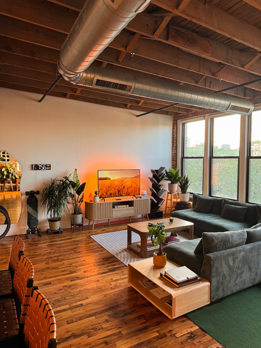 interiorsuckerr's tweet photo. Industrial loft apartments never die https://t.co/I06ez9KkgY
