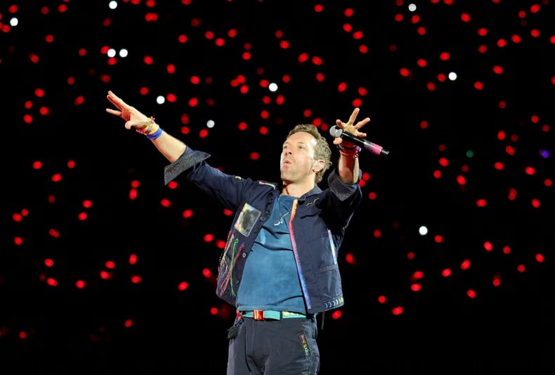 duarteok's tweet photo. 🔴 COLDPLAY EN URUGUAY - El @minturuy  declaró de interés turístico la eventual llegada de la banda @coldplay a Uruguay. Según establece la declaración, los recitales tendrían lugar los días 9,10, 13 y 14 de octubre de 2027 en el Estadio Centenario @InfoCapitalTV https://t.co/ta2s8EpRH0