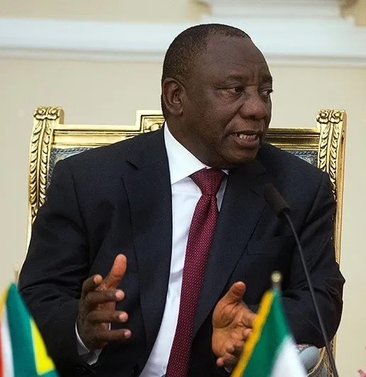 PhumlaniMMajozi's tweet photo. I can't wait for this man to go. Our country deserves better. South Africans are poorer than they were when he took office. Dismal economic growth, rising unemployment and shocking murder rates under his presidency. https://t.co/UJYk5RiRAs