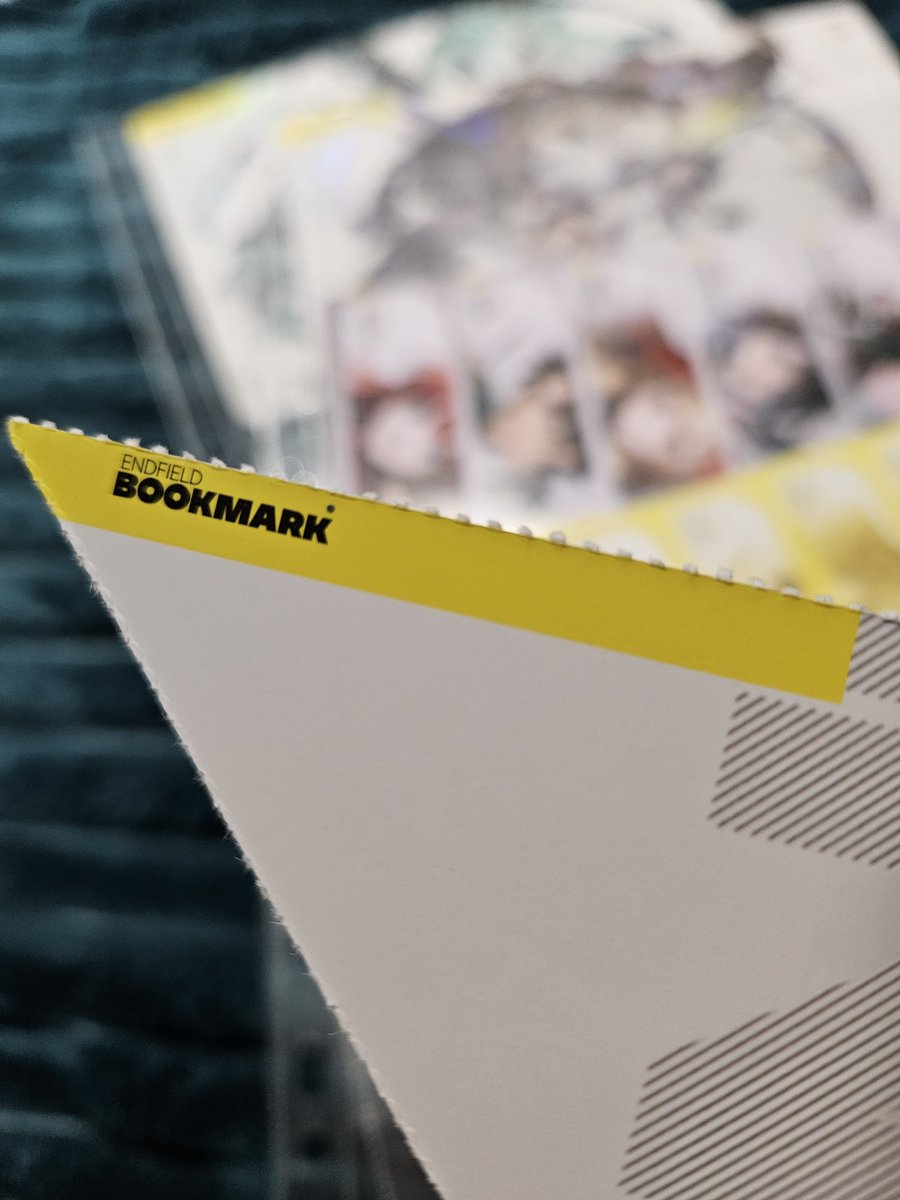 artgenever2's tweet photo. fun fact: the packaging for the operator files features perforations, the idea being that for those who like to collect everything, including tags, it makes it easier to separate the pieces
but also this specific part can be used as a bookmark 😸 https://t.co/ES7tHpnU7e