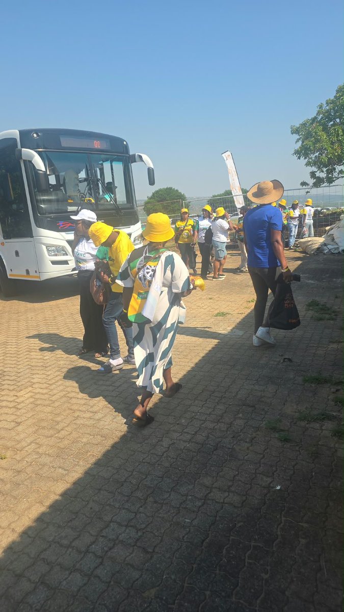collensedibe's tweet photo. The ANC used state money through the provincial department of Sports,Recreation,Arys & Culture budget to transport its members to the 40th commemoration of the Mbuzini plane crash that claimed the life of Mozambican President Samora Machel and score others whilst @EFFSouthAfrica used its own resources to transport its members to the same event,MEC Leah Mabuza must account # headswillroll @MpumalangaEff @GardeeGodrich