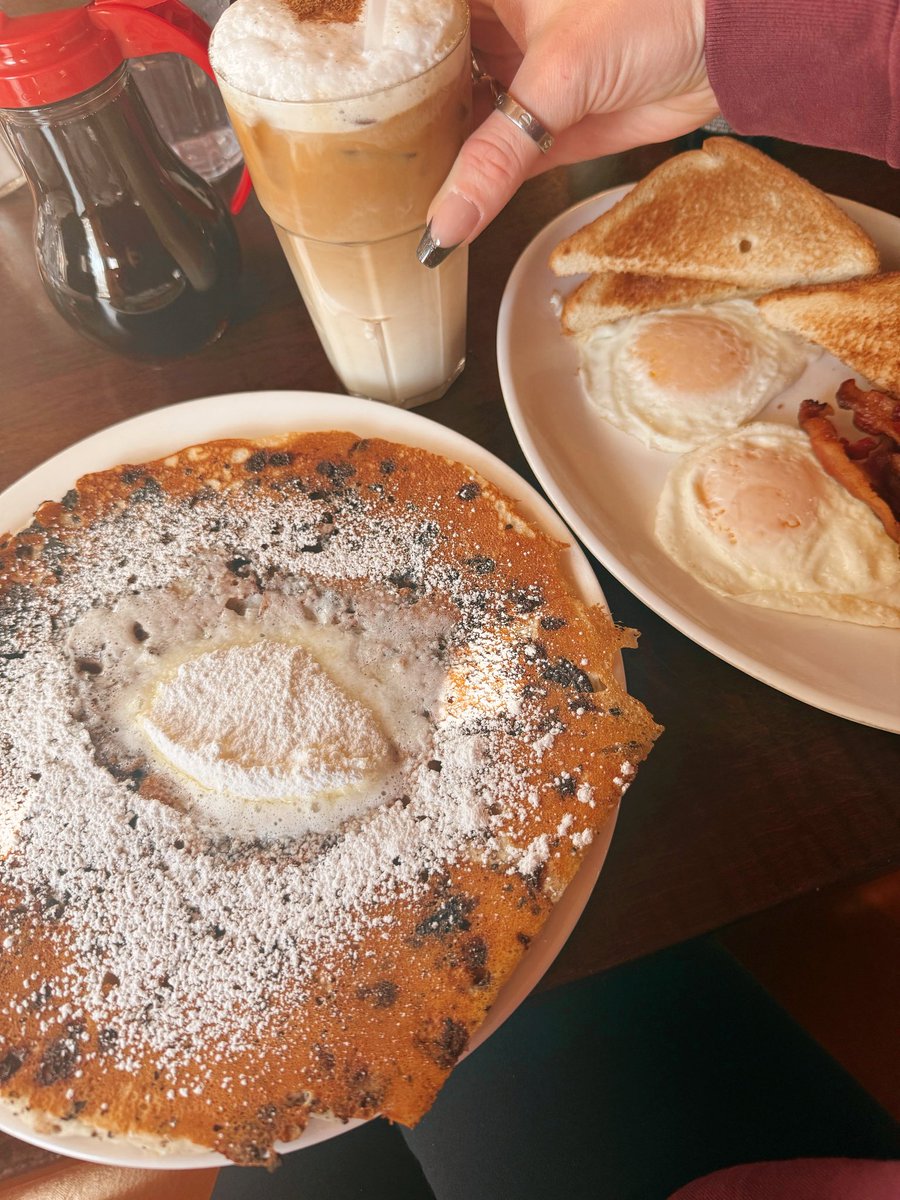 goddessxjaim's tweet photo. My brunch was $43 🥞 https://t.co/XTPhA4hKYp