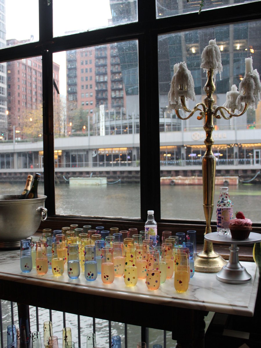 hint's tweet photo. a night of whimsymaxxing and hydration in the windy city 🪄🍰✨💦💎 https://t.co/4TLGXut6K5