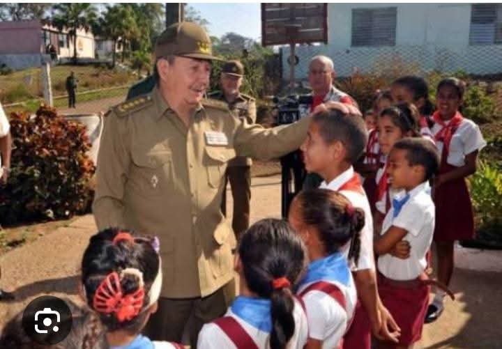 minint_cuba's tweet photo. Siempre con el pie en el estribo #RaúlEsRaúl Desde su ejemplo no habrá nada ni nadie que pueda manchar su camino revolucionario junto al pueblo. 
#CubaEstáFirme https://t.co/kpiCAkkGHC