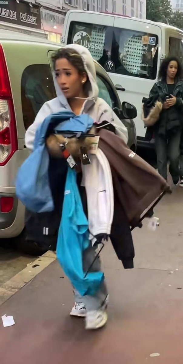 AnnaChaouat's tweet photo. Tous  ces  manquements  injures  insultes  ont  fabriques des  barbares!  que  la  France  renoue du  droit  l'applique ! exigeons une  elite  digne qui ne se  reduit  pas  au verbe  " merder " https://t.co/YUw1e005F5