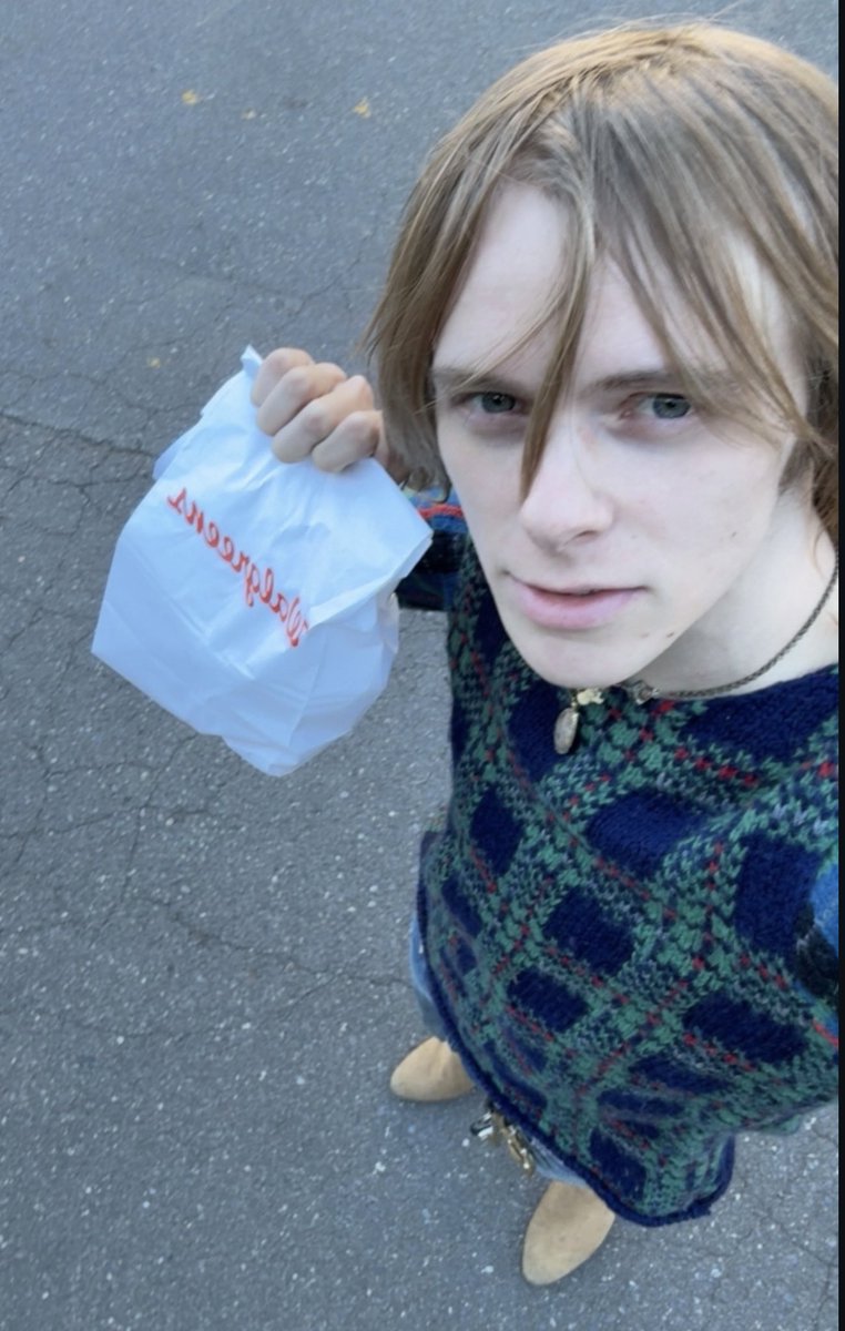 SkipSwags's tweet photo. Why am I so goulishly white https://t.co/onfySqDUju