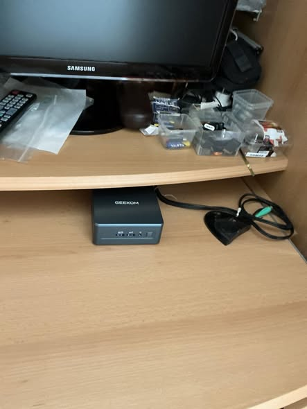 MiniPC_Club's tweet photo. We analyze the GEEKOM IT12:
🔹 Intel Core i5-12450H (8C/12T)
🔹 Double USB4 (40 Gbps) + 2.5 GbE Network
🔹 Expandable up to 96 GB RAM and 2x SSD
🔹 Support for 4 4K monitors

Benchmarks and in-depth thermal tests 👇
https://t.co/J1so7rhsk6 https://t.co/6KG3gMvtDe