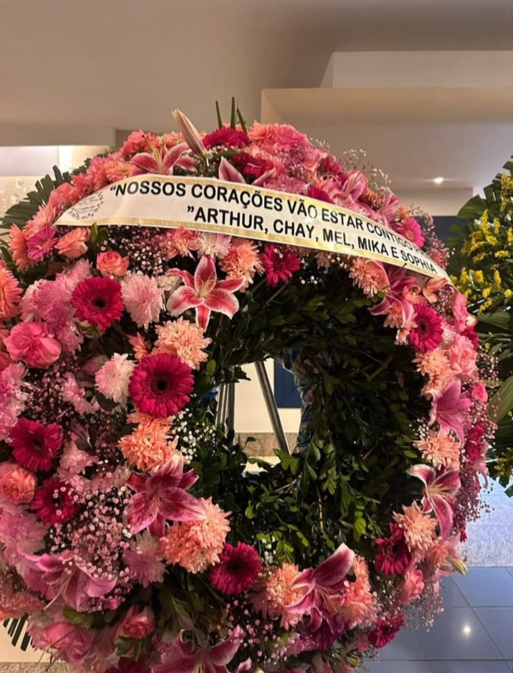 alessiobd1's tweet photo. Um reencontro que a Lua Blanco sempre quis, mesmo que tenha sido de uma forma tão dolorosa. Sei que ela está recebendo todo esse amor dos fãs e de quem ama e da sua família. Que Deus cuide dela, Jesus o proteja e Nossa Senhora Aparecida acolhe. 🖤
#ParaSempreLuaBlanco https://t.co/AYH5ODP41r