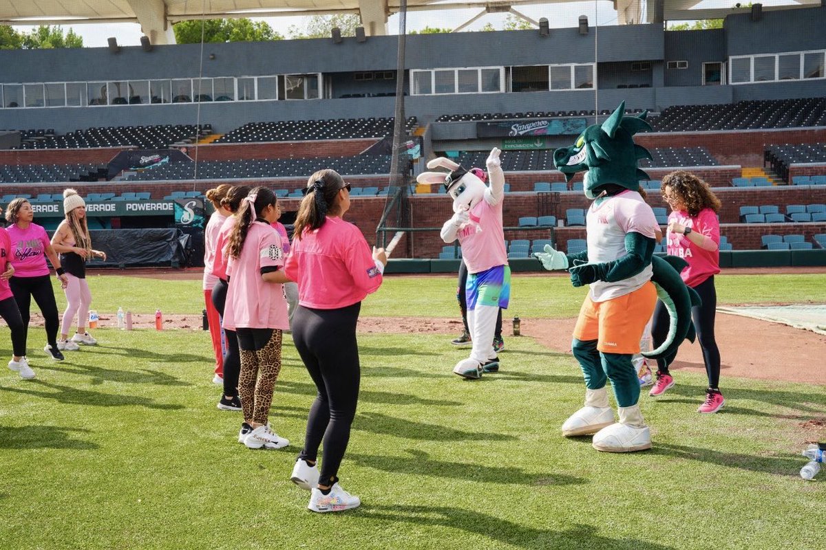 ClubSaraperos's tweet photo. ¡Nos movemos juntos por una misma causa! 🩷⚾️

Con Kike al frente de una clase de zumba en el Madero, conmemoramos el Día Mundial contra el Cáncer de Mama, reafirmando nuestro apoyo y solidaridad con quienes enfrentan esta enfermedad. 🎀

#PonchemosElCáncerDeMama #SLW https://t.co/ajltz3V8B8