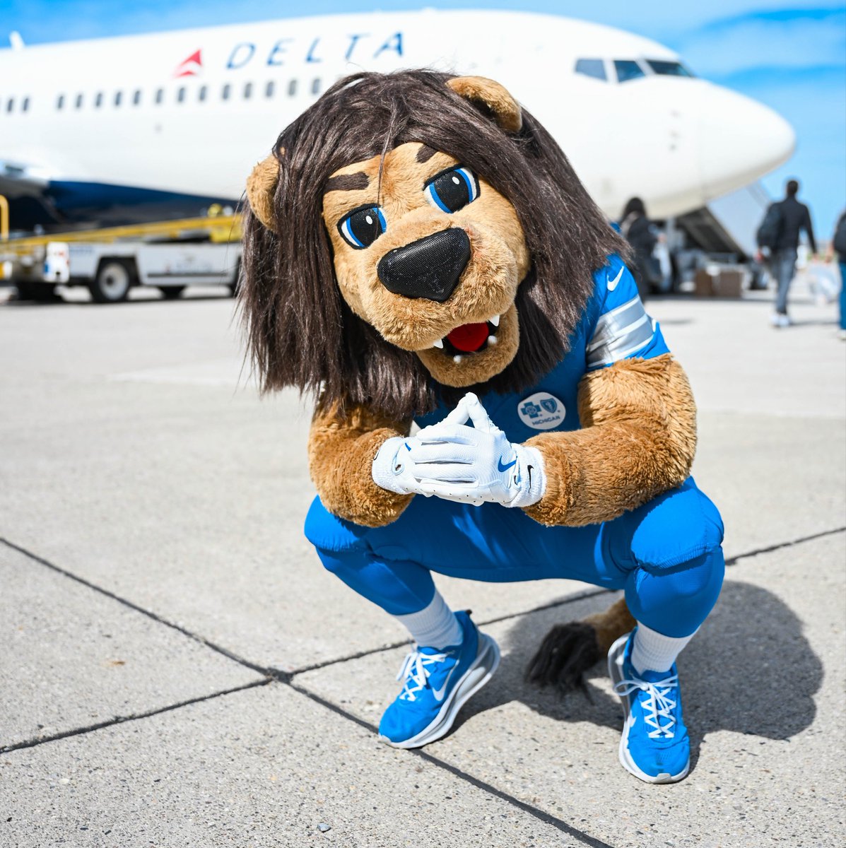 RoaryNFL's tweet photo. catch flights not feelings https://t.co/tBlNbWjU03