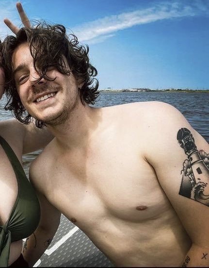 _LOVERiplier_'s tweet photo. i need to know why yall aren’t talking about him more https://t.co/6oyiblrd5Q