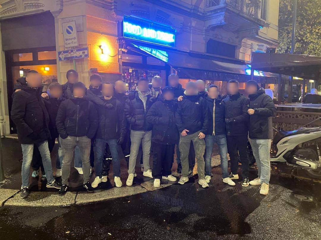 OldContinent14's tweet photo. 18.10.2026 🇮🇹 Milan 

Nationalists in Milan are also defending their city from looters and savages

Source: UltrasNotReds https://t.co/n9EHndbjWR