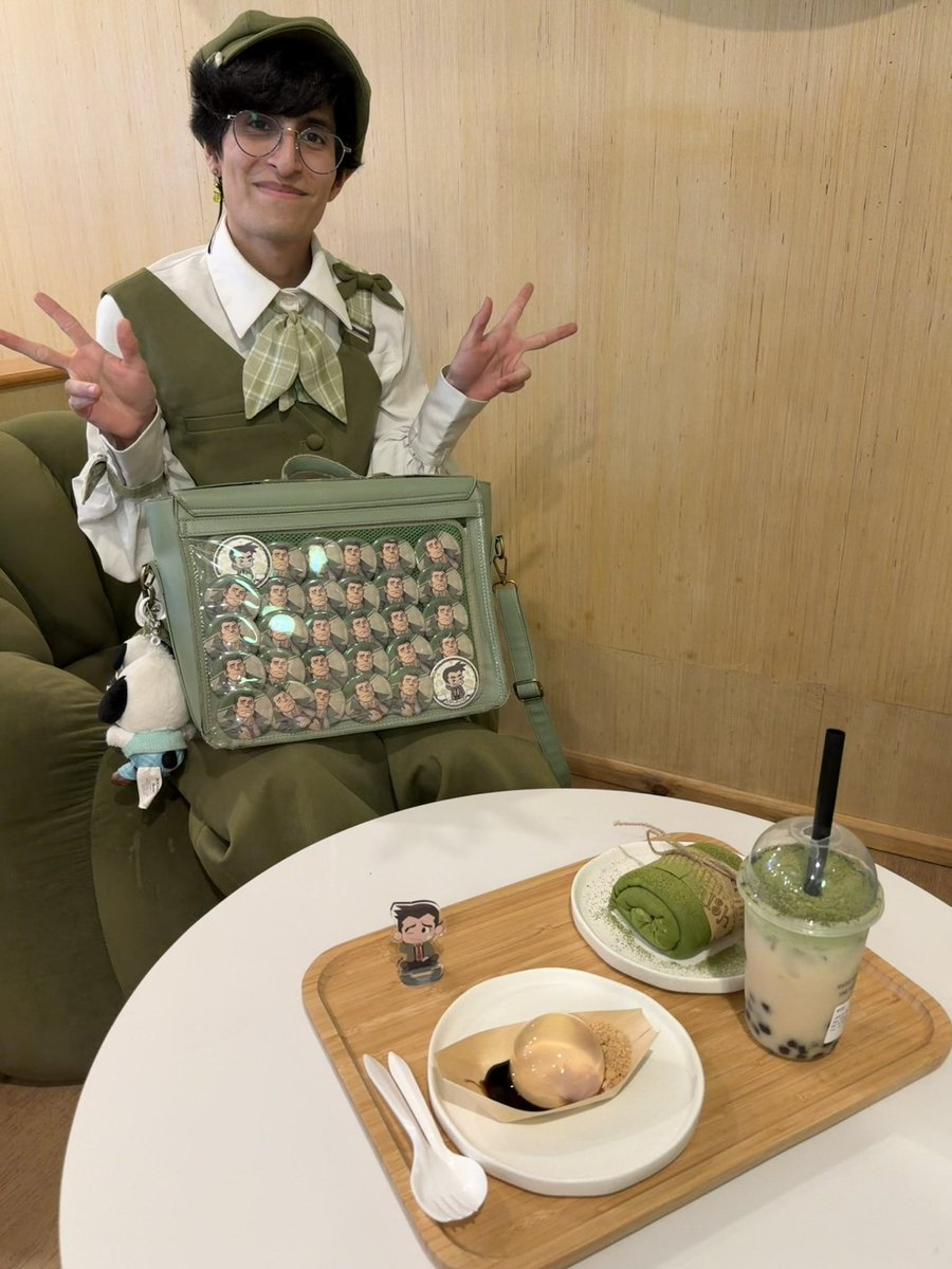 DaUTF_'s tweet photo. I yearn for dick gumshoe everyday of my life… I have a dick gumshoe body pillow and 2 ita bags! I am so normal about this big fat hairy himbo https://t.co/lZibkv3toe