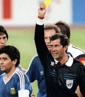 CASLA_eth's tweet photo. @UnaRiata @skkdfkfjj62312 @MotivacionesF Lo mas triste es que si supieras algo de futbol el unico robo fue que Argentina pierda la final de 1990 porque dejamos afuera a Italia en semis y eso fue un golpe q no aceptaron los europeos. El corrupto de Codesal hizo mas contra argentina q Mejico en toda su historia 😂📷 😂 https://t.co/iGnmhlQxg9