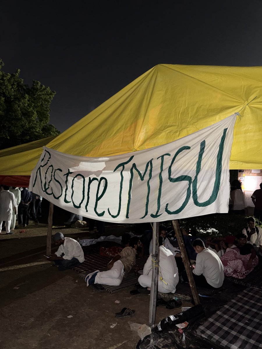 shristhikhanna's tweet photo. 4 students of Jamia are on hunger strike right now. 2 of them are on their 8th day without food and have not just lost significant weight and strength but also been abused by the university guard and been thrown out on the 17th October while they were on hunger strike at 5:30 am in the morning. 

One of the hunger strikers, Jasim, passed out and lost consciousness during this. Please speak about jamia. Their demand is simply having a student union. How scared is the saffronised university administration to not even grant them that but instead end up abusing them, manhandling them, and rusticating them without ever having a single conversation. #jmisu