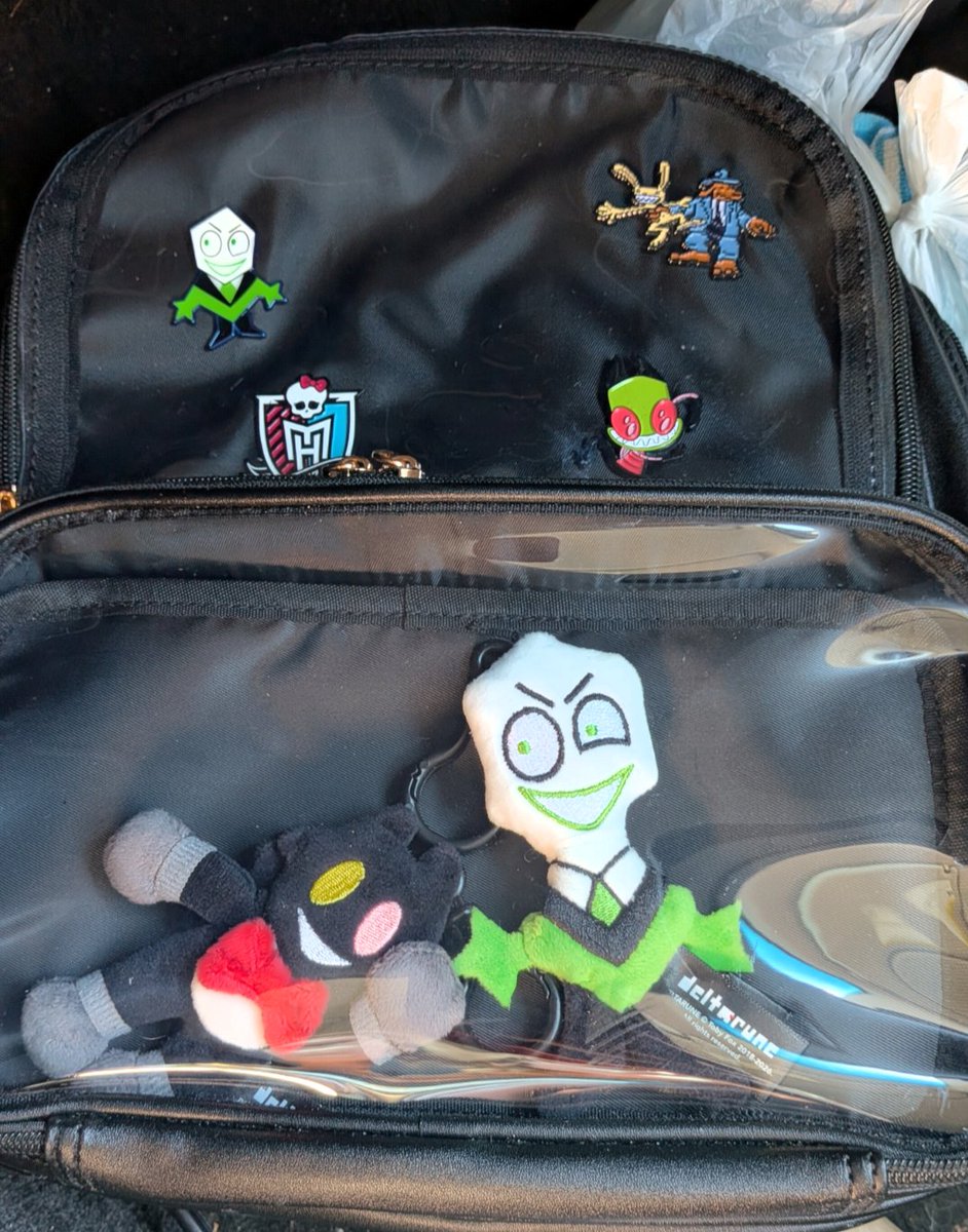 rosseatsrocks's tweet photo. embarrassed bc I just showed my phone to my coworkers and then I realized All of my personal belongings that I bring with me to work have battat on them doing that exact same face and pose 😭 https://t.co/61Mj87Anqy