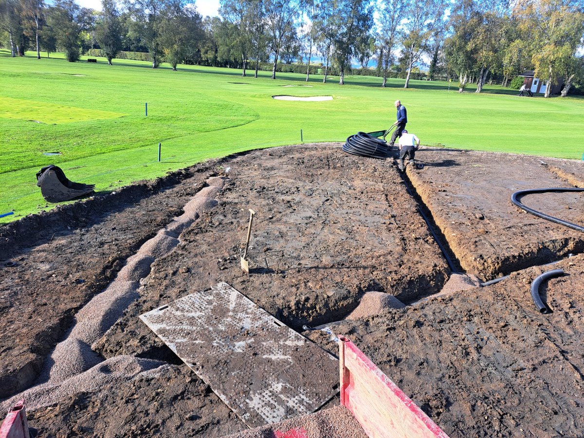 Clitheroegreens's tweet photo. Drains being installed into the base of the putting green today. So far 60m of drainage has been installed. https://t.co/KE6Oi924mD