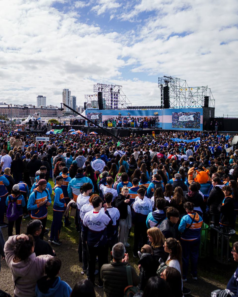 Municipalidad3F's tweet photo. ⚽🏖️Los talentosos jóvenes que conforman nuestra delegación ya están en Mar del Plata, listos para representar a #3F como Capital Provincial del Deporte en las Finales de los Juegos Bonaerenses 2026.

¡Qué gran ceremonia de apertura vivimos! ¡Mucha suerte! ¡Vamos por todo! ⭐💪 https://t.co/0zQyZ8CURn
