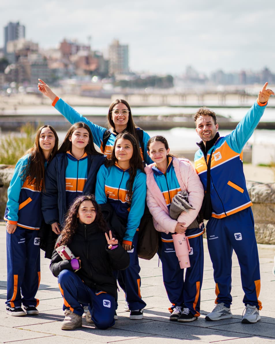 Municipalidad3F's tweet photo. ⚽🏖️Los talentosos jóvenes que conforman nuestra delegación ya están en Mar del Plata, listos para representar a #3F como Capital Provincial del Deporte en las Finales de los Juegos Bonaerenses 2026.

¡Qué gran ceremonia de apertura vivimos! ¡Mucha suerte! ¡Vamos por todo! ⭐💪 https://t.co/0zQyZ8CURn