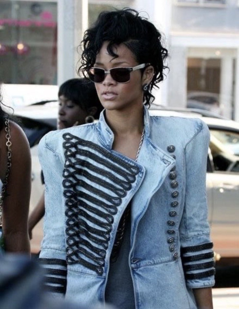 DodoFits's tweet photo. Rihanna in Balmain by Christophe Decarnin (2009) https://t.co/rJfH4D3JUD