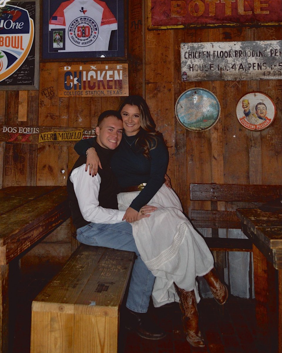 AggieNetwork's tweet photo. We love a good bull love story, especially one that brings it all full circle.

Hailey '26 and Jackson '26 Norris met at @TAMU their freshman year. So naturally, after saying "I do," they ended the night where so many of their Aggieland memories began: @thedixiechicken. 🥹 https://t.co/TDpelPGYqs