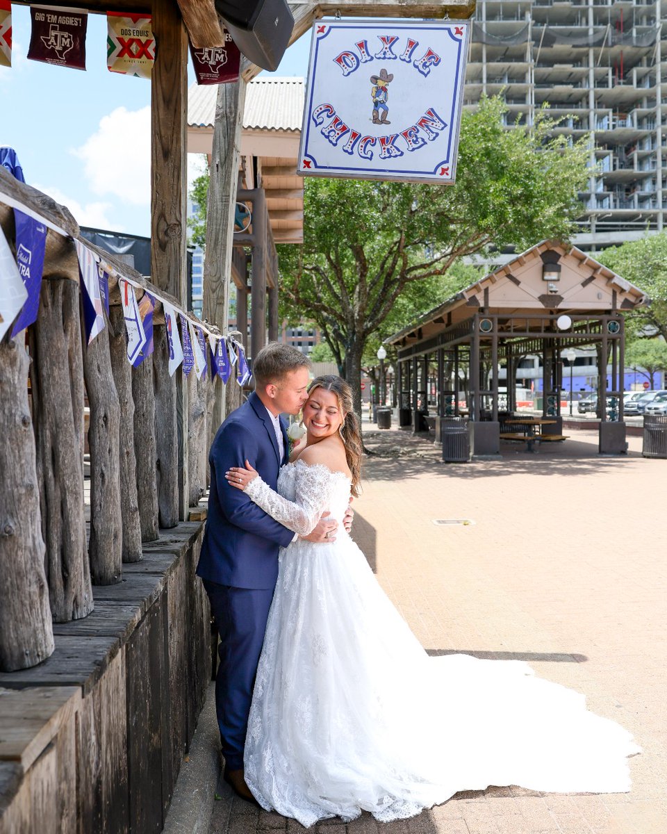 AggieNetwork's tweet photo. We love a good bull love story, especially one that brings it all full circle.

Hailey '26 and Jackson '26 Norris met at @TAMU their freshman year. So naturally, after saying "I do," they ended the night where so many of their Aggieland memories began: @thedixiechicken. 🥹 https://t.co/TDpelPGYqs