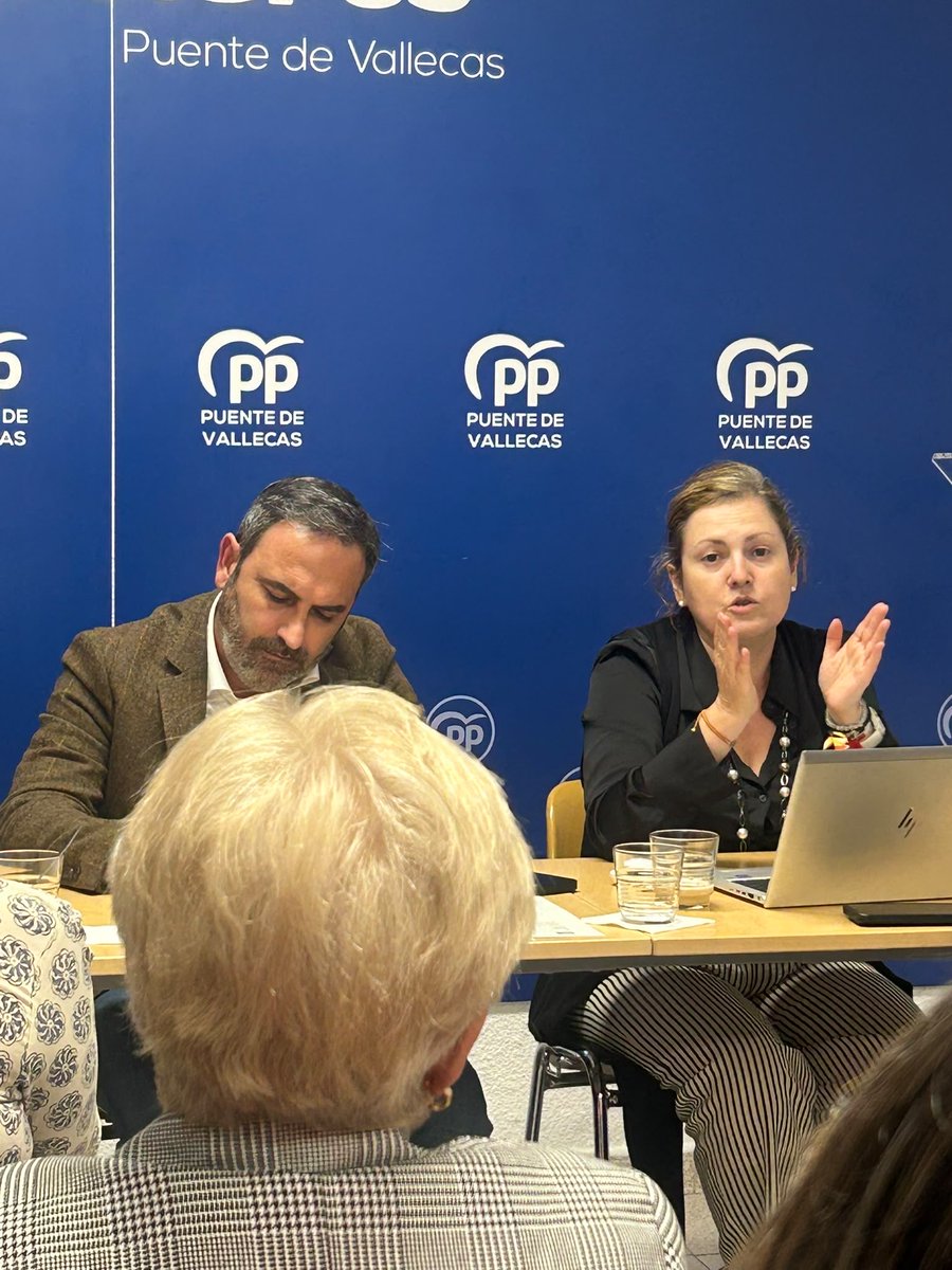 PPteVallecas's tweet photo. 📍Celebramos un nuevo Comité Ejecutivo en la sede del PP de Puente de Vallecas. 

💙Seguimos sumando fuerzas, compartiendo proyectos y trabajando con ilusión y compromiso por nuestros vecinos y por el futuro de nuestro distrito.

#PuenteDeVallecas #PPMadrid https://t.co/hnuDG6fYpd