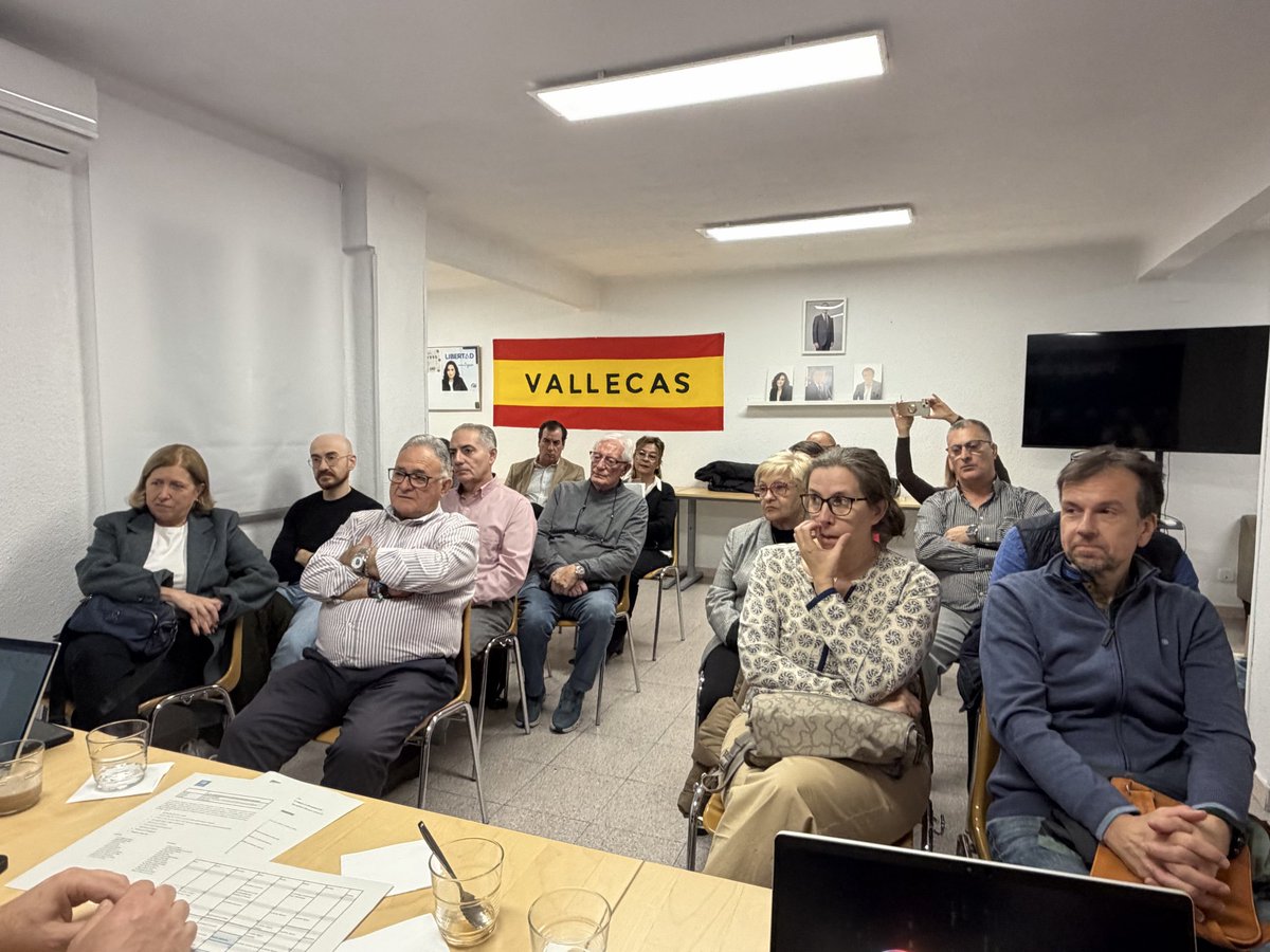 PPteVallecas's tweet photo. 📍Celebramos un nuevo Comité Ejecutivo en la sede del PP de Puente de Vallecas. 

💙Seguimos sumando fuerzas, compartiendo proyectos y trabajando con ilusión y compromiso por nuestros vecinos y por el futuro de nuestro distrito.

#PuenteDeVallecas #PPMadrid https://t.co/hnuDG6fYpd