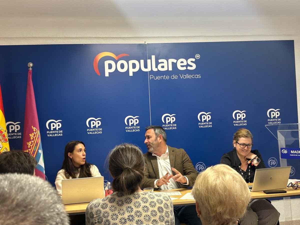 PPteVallecas's tweet photo. 📍Celebramos un nuevo Comité Ejecutivo en la sede del PP de Puente de Vallecas. 

💙Seguimos sumando fuerzas, compartiendo proyectos y trabajando con ilusión y compromiso por nuestros vecinos y por el futuro de nuestro distrito.

#PuenteDeVallecas #PPMadrid https://t.co/hnuDG6fYpd
