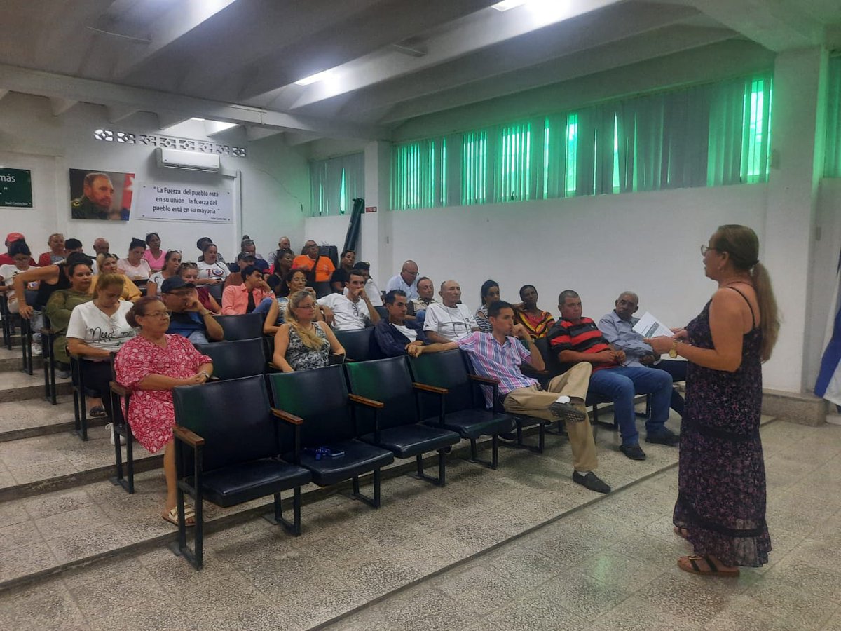 DtccCamaguey's tweet photo. La presentación del plan 2027 a nuestros trabajadores fue parte de la jornada de hoy,  la Jefa del Área Contable Financiera dio una detallada explicación sobre lo que ocurrirá en la organización en cuanto a gastos y fondo de salario.
#PetrolerosPorCuba
#CUPET
#ENCC
#Camaguey https://t.co/mFFOtsVB9l
